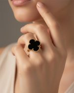 انگشتر ون‌کلیف مدل «اونیکس سیاه» - Image 2